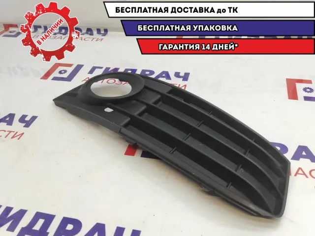 Решетка в бампер правая Audi A4 (B8) 8K0807682A.