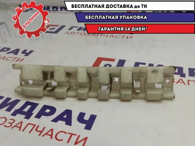Кронштейн обшивки багажника правый Toyota Land Cruiser Prado 120 6247560030.