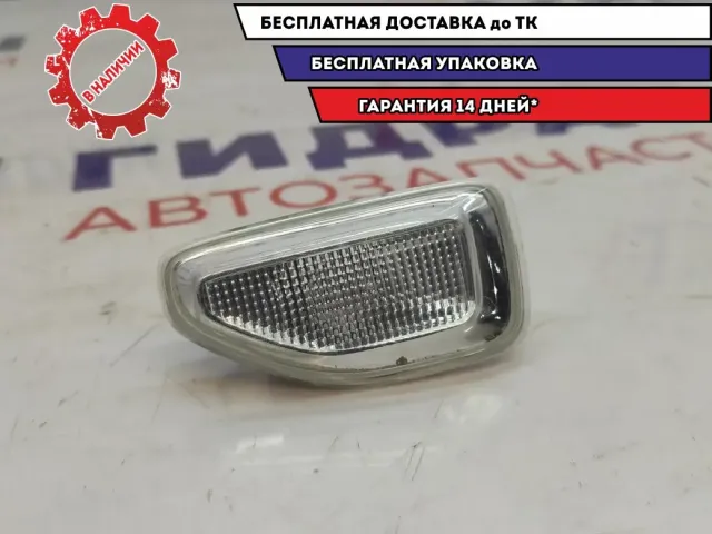 Повторитель на крыло левый Renault Sandero (BS11) 261651140R.