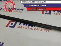Накладка стекла заднего левого Kia Sorento (BL) 83210-3E001.
