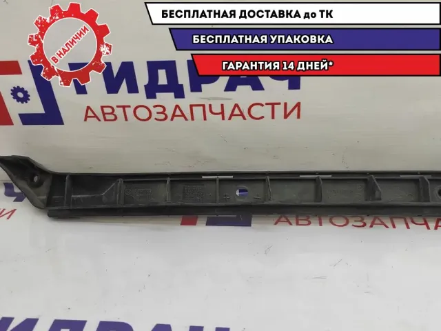 Направляющая заднего бампера левая Skoda Octavia (A5) 1Z5807863.