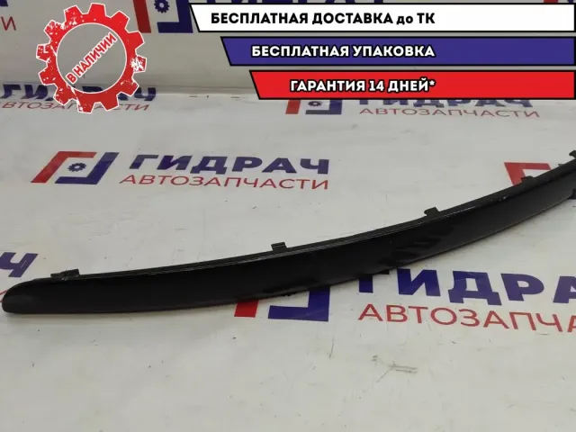 Накладка переднего бампера левая BMW 1 (E82) 51117185131. Царапины.