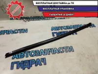 Уплотнитель стекла двери переднего правого Kia Rio 4 2017 82241H0000 Отличное состояние