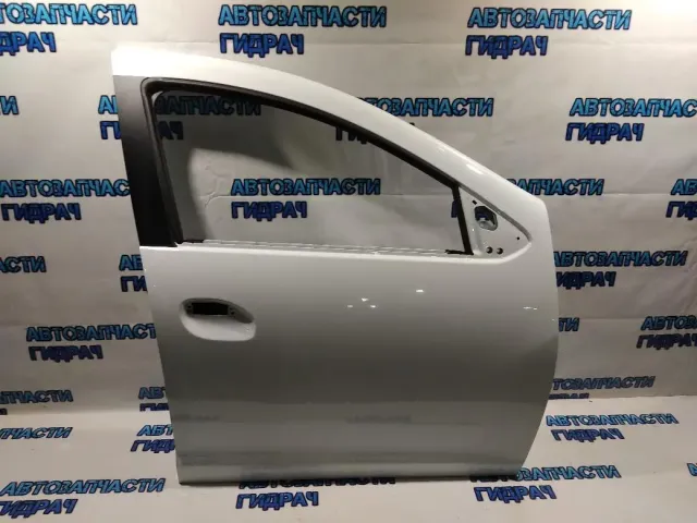Дверь передняя правая Renault Sandero 2 801008681R.