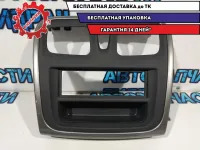 Накладка декоративная  Renault Sandero 2 682604797R.
