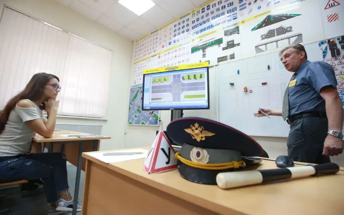 Сколько нужно учиться на права? Суммы, сроки и порядок обучения в автошколе