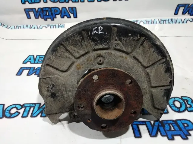 Кулак поворотный передний правый Skoda Superb 2 1K0407256AA Отличное состояние