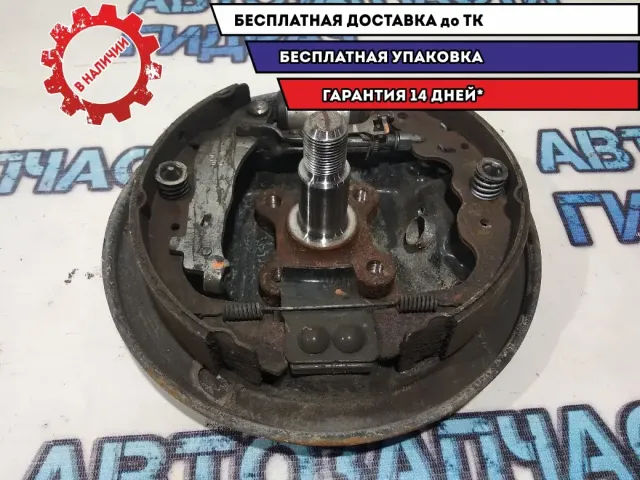 Щит опорный задний правый  Nissan Terrano 3 4402000Q0G.