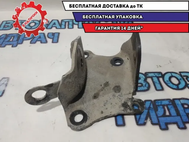 Кронштейн задней балки левый Nissan Terrano 3 5543000Q0C.