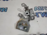 Петли двери задней правой Nissan Terrano 3.