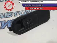 Кнопка стеклоподъемника переднего правого Nissan Terrano 3.