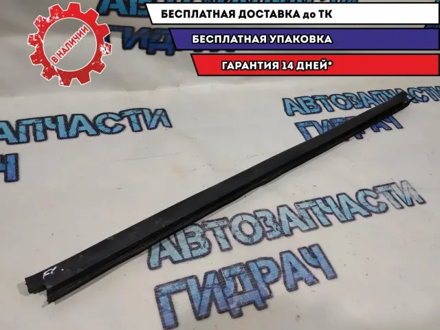 Накладка стекла переднего левого Nissan Terrano 3 8035600Q0D