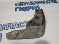 Брызговик передний правый Nissan Terrano 3 638505334R