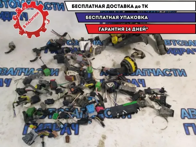 Фишка (разъём), блок предохранителей Peugeot 301