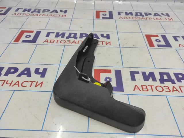 Брызговик передний левый Toyota Venza.  92372