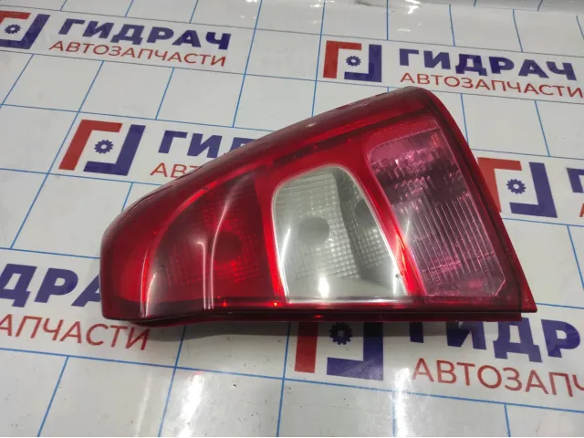 Фонарь задний правый Renault Logan.  8200744759