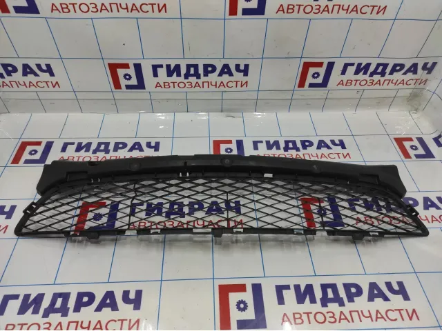 Решетка в бампер центральная Mazda 3 (BK).  BP4K501T1