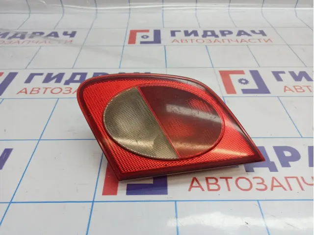 Фонарь задний внутренний правый Mercedes-Benz W211 E-Klasse. Царапины.
