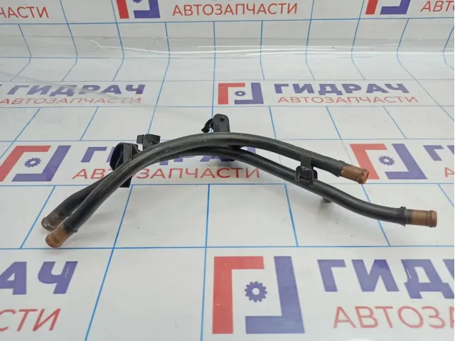 Трубка системы охлаждения Skoda Octavia A5. В сборе.