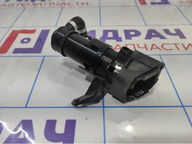 Форсунка омывателя фары Mazda 3 (BL). Правая. BBP3-51-82XA