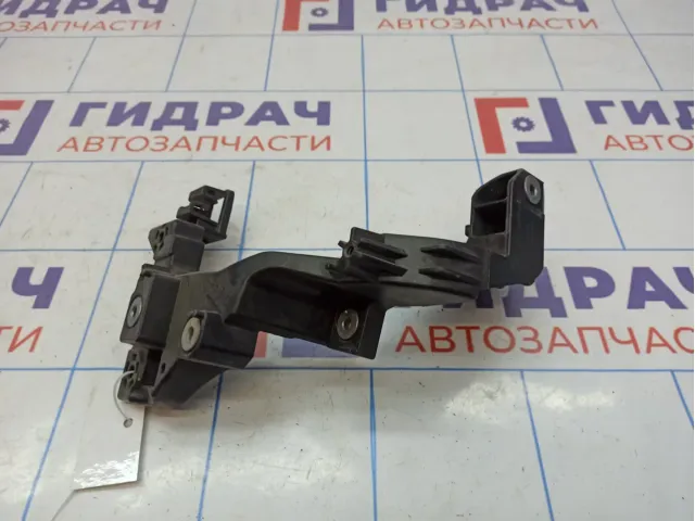 Кронштейн фары правый Kia Ceed 2.  ET013E