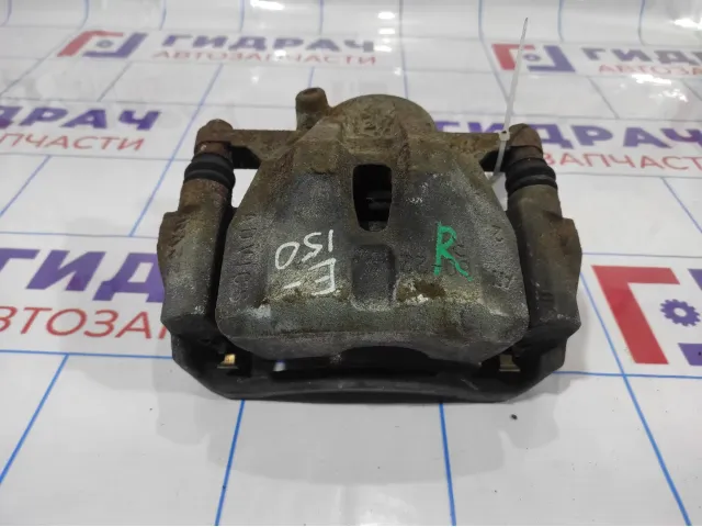 Суппорт тормозной передний правый Toyota Corolla E150. Сломан штуцер. 4773012A10