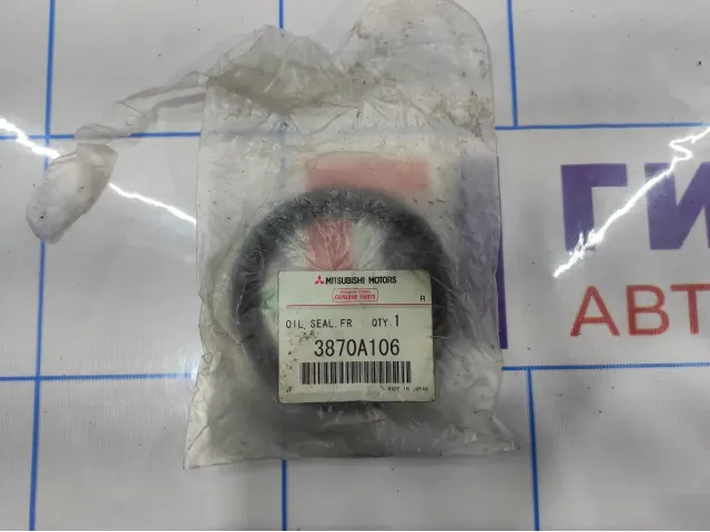 Сальник передней ступицы Mitsubishi Pajero. Правый. 3870A106